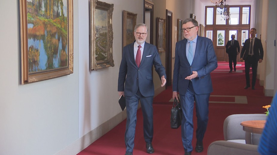 Vláda schválila státní rozpočet. Schodek zůstává na 286 miliardách