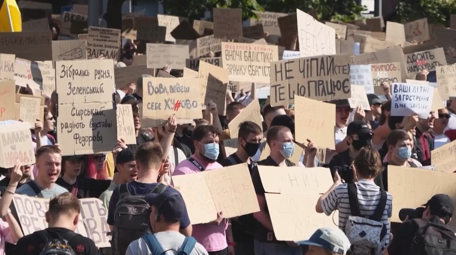 Ukrajinci vyšli do ulic. Nelíbí se jim Zelenského změny ve vládě