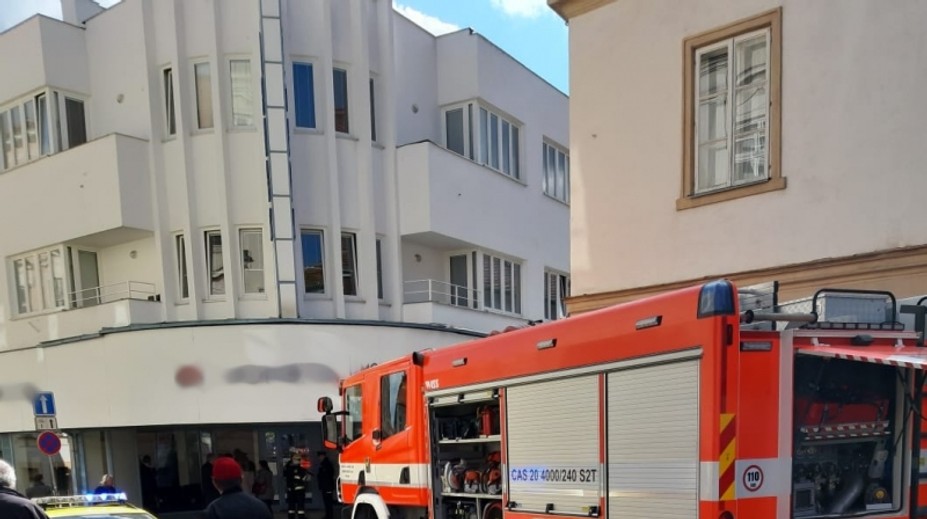 Ve znojemské bance unikla toxická látka! Několik lidí se nadýchalo