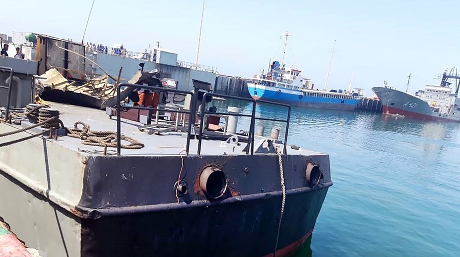 Vojáci během cvičení zasáhli vlastní plavidlo raketou, 19 lidí zemřelo