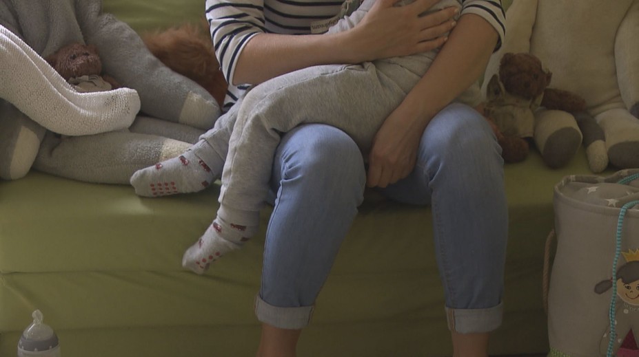 Kojenecké ústavy končí. Náhradní rodinu potřebují tisíce dětí