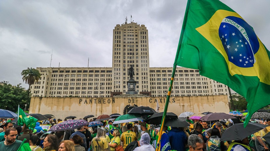 Prezident Brazílie odmítá prohru ve volbách. Demonstranti rozpoutali peklo