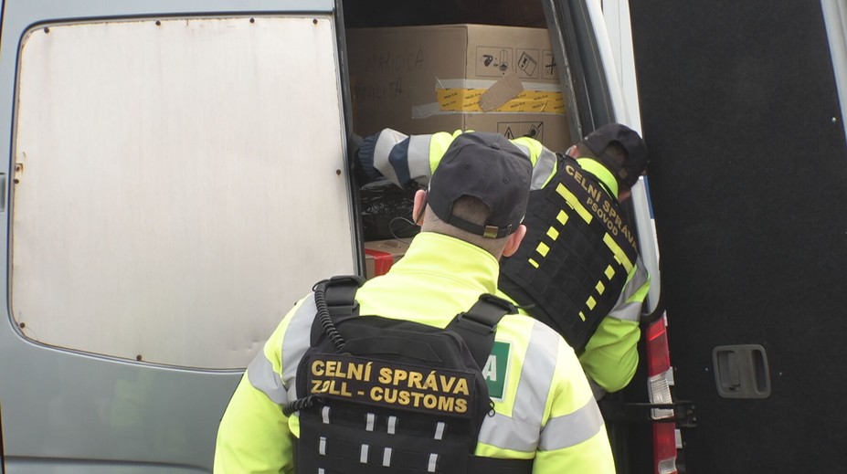 Celníci teď mohou neplatičům zabavovat věci. Včetně osobního vozidla