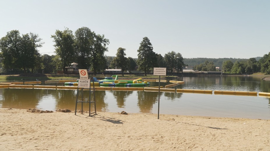 Na karlovarském koupališti se objevily parazité. Lidem hrozí kožní potíže