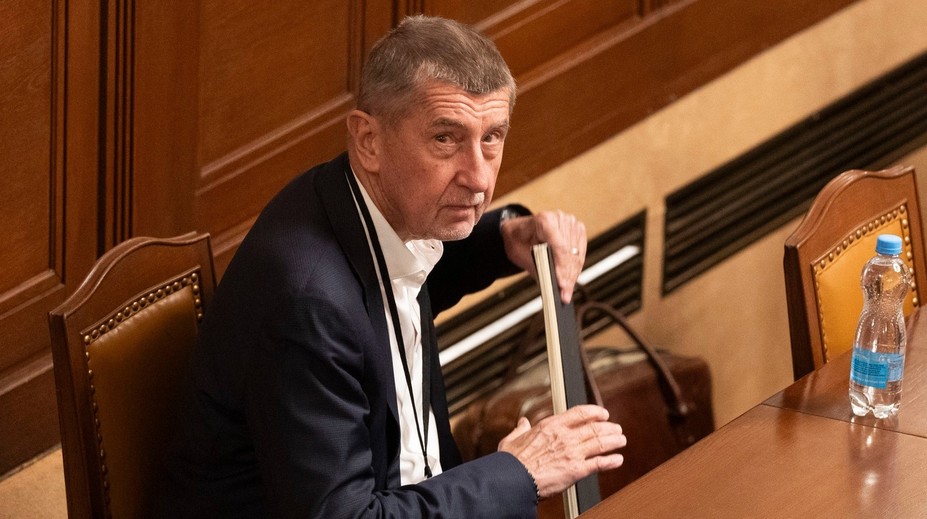 Babiš se rozčílil kvůli návratům Čechů. Vážné problémy má i Monika
