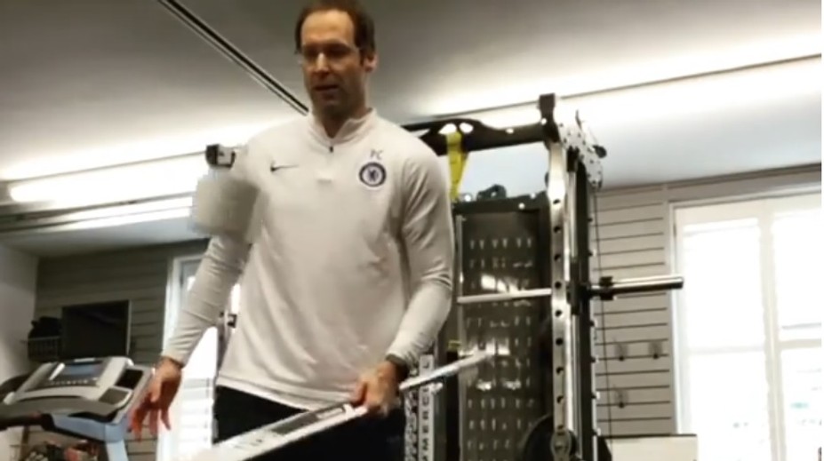 Obojživelník Petr Čech! Dokonalým způsobem splnil toaleťákovou výzvu