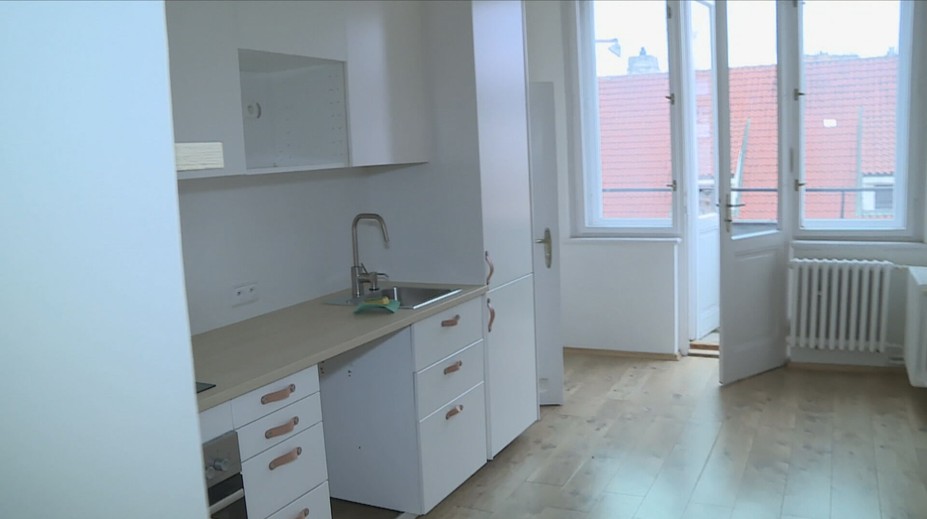 Žít sám se v některých krajích stává luxusem. Bude hůř, varují ekonomové