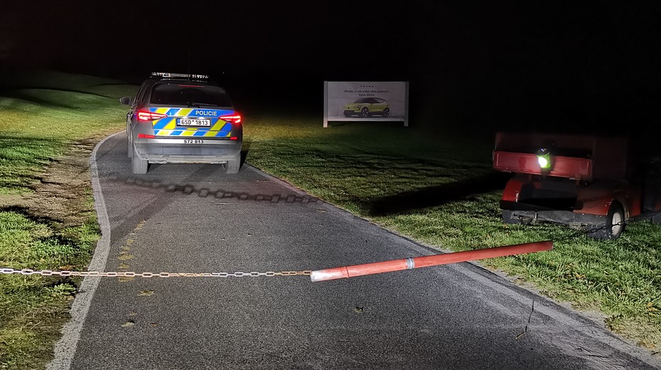 Hrůzný nález u Karlštejna: Na golfovém hřišti leželo lidské tělo