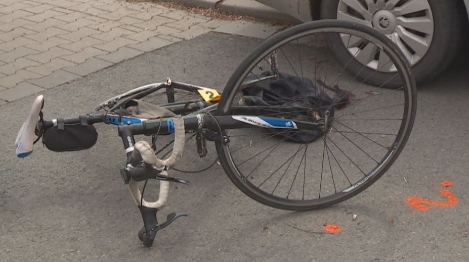 Řidič srazil cyklistku (22) a ujel. Po dopadení nadýchal 2,5 promile