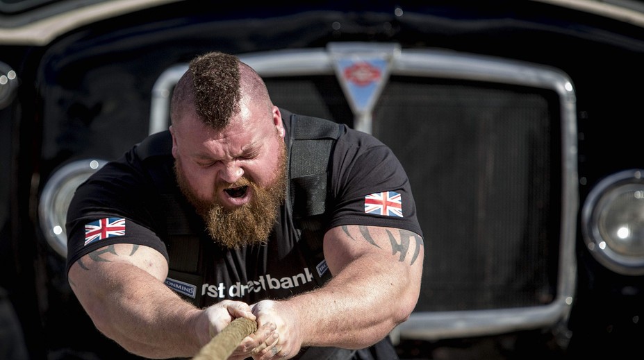 Rozdíl neuvěřitelných 60 kg. Nejsilnější muž světa by měl boxovat s Paulovým přemožitelem