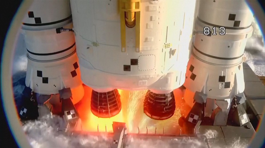 Nečekaná komplikace i odklad startu. Takhle vypadal start rakety mise Artemis II