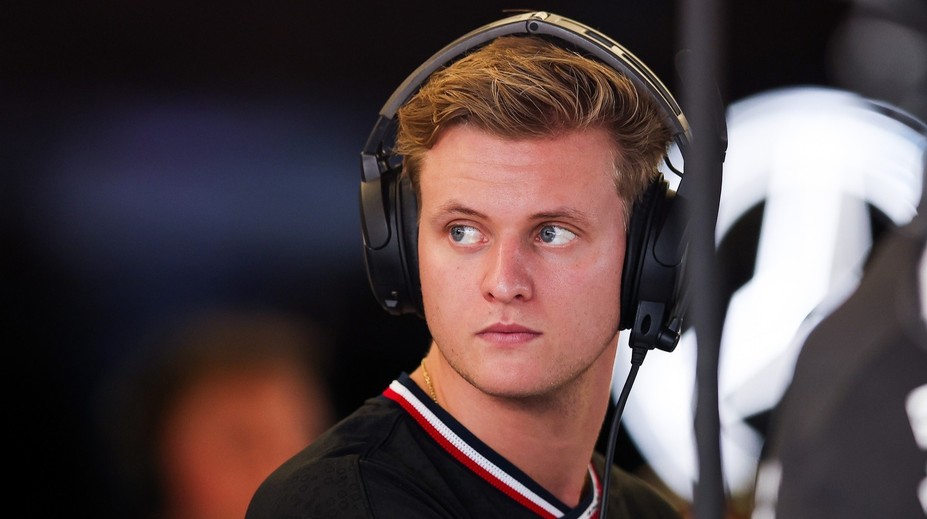 Další rána ve světě F1: Po Hamiltonovi truchlí i Schumacher