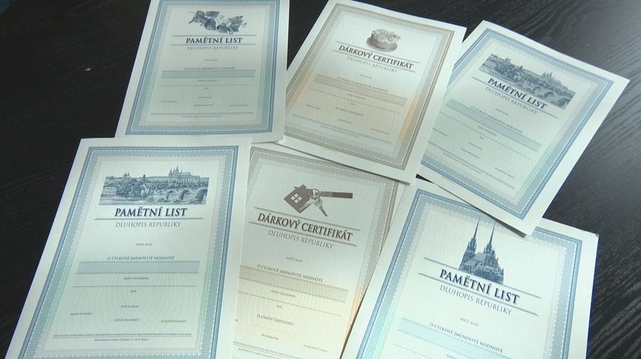 Stát si od lidí hodlá půjčit až 20 miliard, oznámila Schillerová