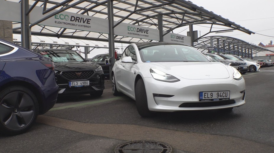 Končíme s prodejem elektroaut, oznámil největší český autobazar Auto ESA