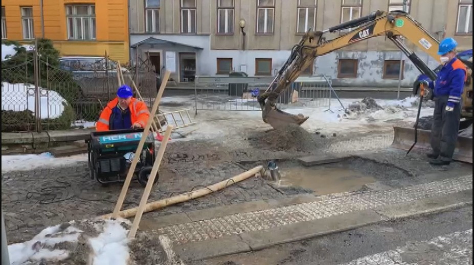 Kvůli mrazům praská potrubí, lidé zůstávají bez vody