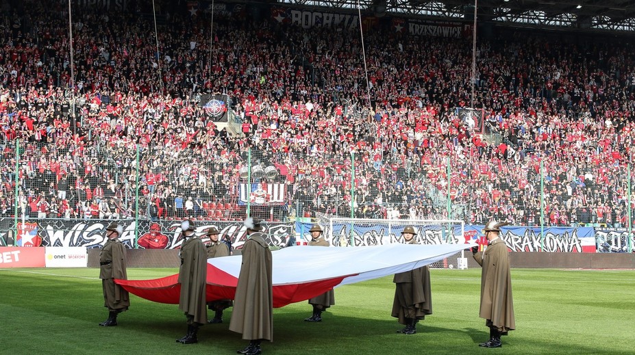 Bouře v Polsku: Slavný klub odmítl hrát u rivala, brání fanoušky po zákazu vstupu
