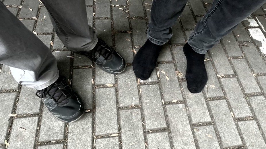 Opilý řidič chtěl vyzrát na hlídku. Prozradily ho pantofle