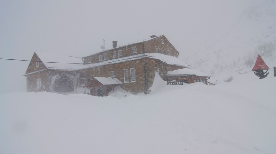Extrémní vítr paralyzoval Tatry. Lyžařská střediska i lanovky jsou mimo provoz