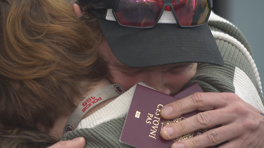 Homola z Wohnoutů utíkal se synem z Dubaje. Cesta byla drsná, líčí útrapy