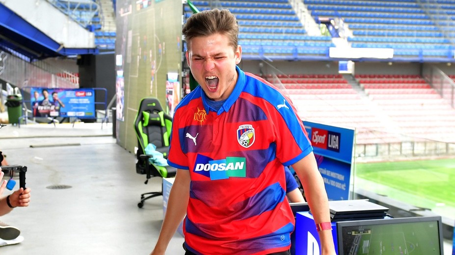 Historicky prvním eFotbalistou roku se stal reprezentant Viktorie Plzeň