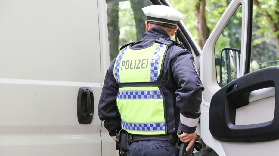 Strašlivá nehoda v Německu: Zemřeli dva mladí lidé (†17 a †21), řídil 15letý hoch