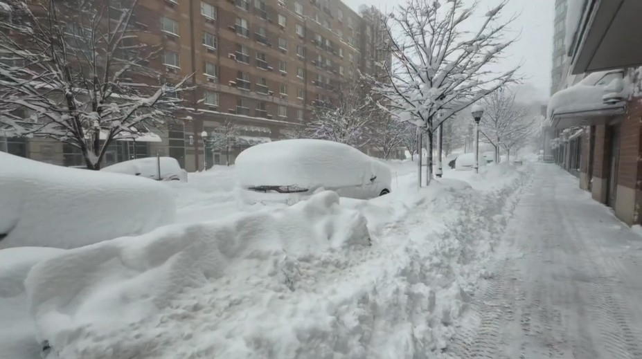 New York zasáhla masivní sněhová bouře. Je jednou z nejhorších za 150 let