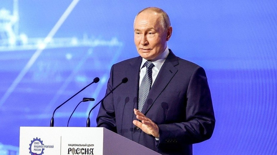 Putin rozdává ruské pasy. Nové občany chce prý poslat do bojů na Ukrajině