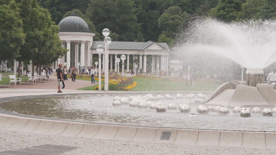 Lázeňská města hlásí silnou sezónu. Hostům nejspíš výkyvy počasí nevadí