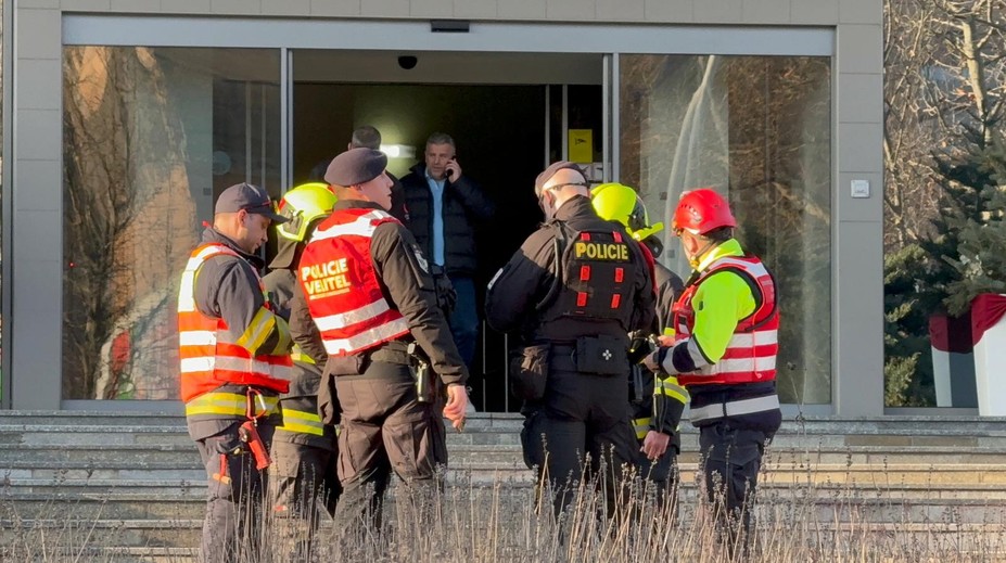 Ministerstvo životního prostředí museli evakuovat. Přišla ptačí budka