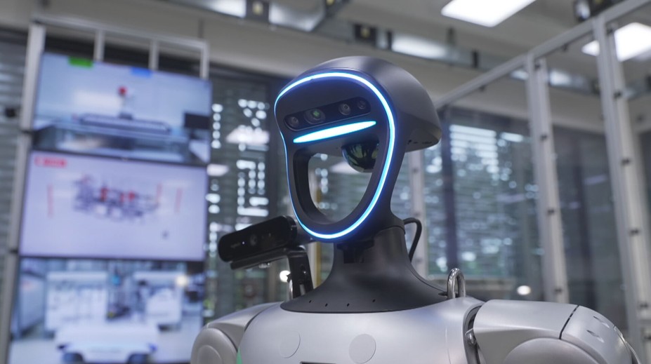 Vysoká škola v Ostravě má robota jako ze sci-fi filmu. Pomáhá na výrobní lince
