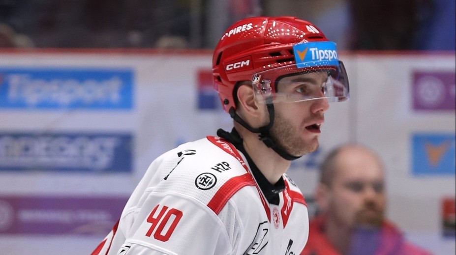 Extraligový šampion do toho praštil. Na svatbě oblékl kroj, nechyběli hvězdní spoluhráči