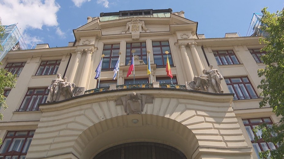 Ostrá slova ze zastupitelstva Prahy. Zapnuté mikrofony potrápily politiky