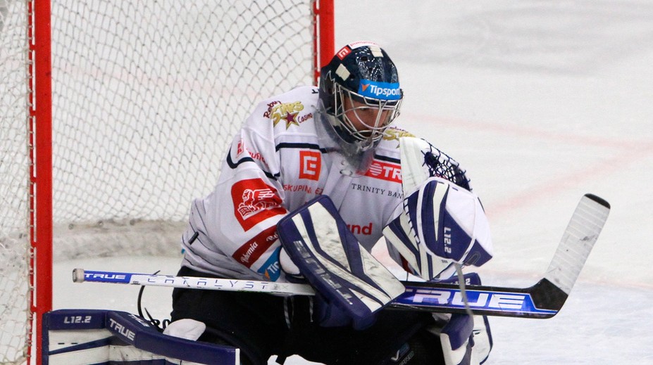 Kanadský brankář útočil na rekord extraligy, úplně zdeptal hráče Hradce