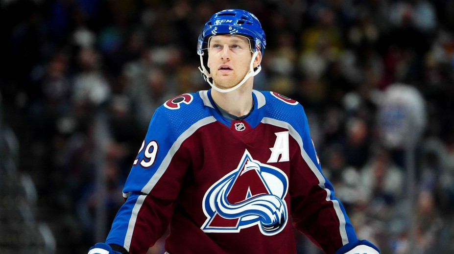 MacKinnon útočí na rekordy a táhne Colorado. Bude to stačit na MVP?