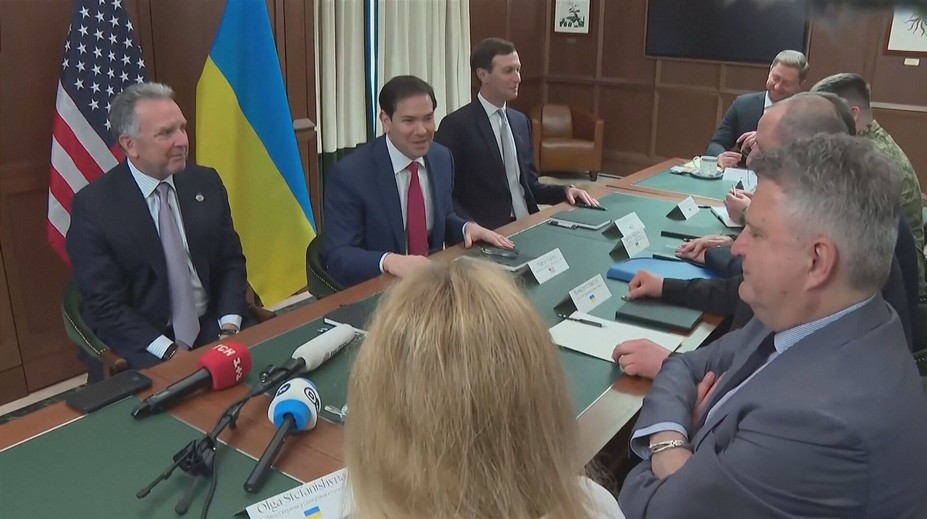 Namísto míru může jít o obchod. Odborníci spekulují, kam vedou jednání o Ukrajině