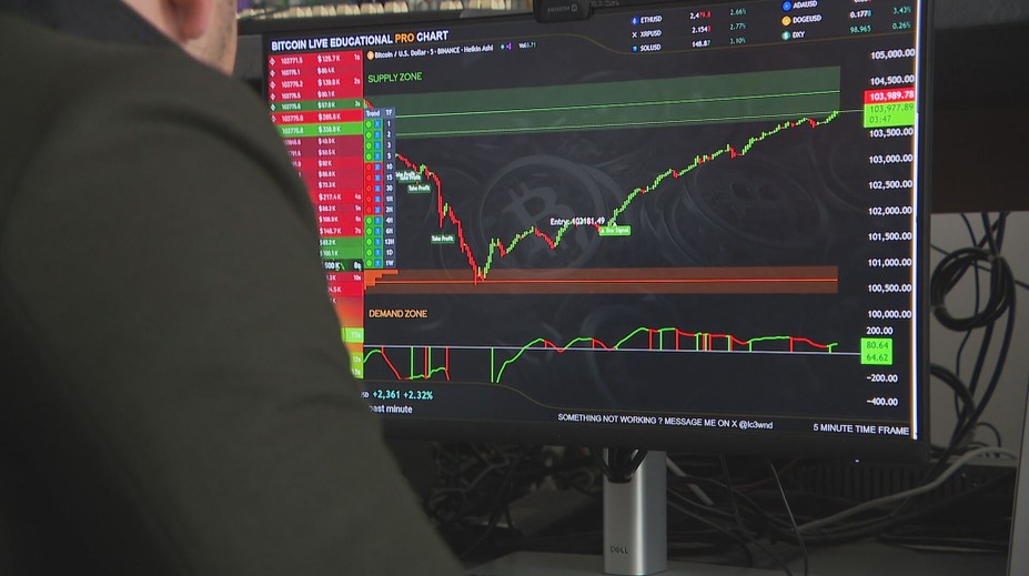 Virtuální bitcoin přestává být anonymní. V podsvětí ho už téměř nevyužívají