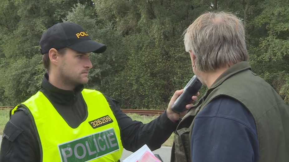 Abstinenta by tolik alkoholu zabilo! Opilý řidič tak chtěl ujet 100 kilometrů