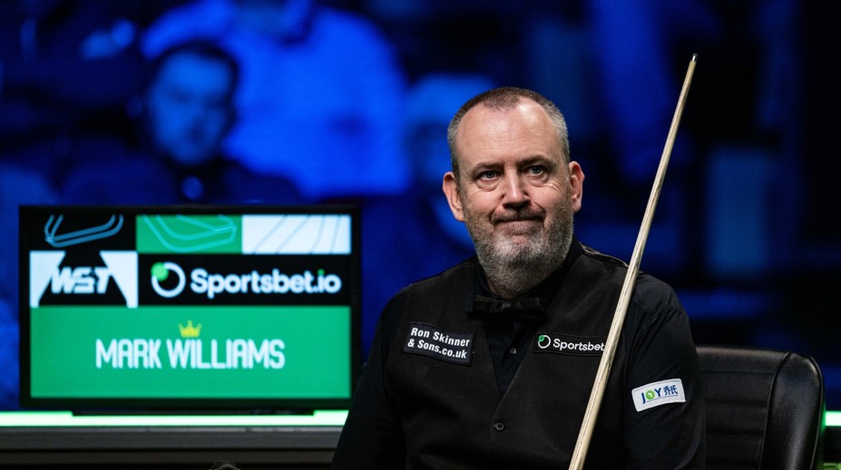 Bizár ve snookeru. Mistr světa hodil soupeři ručník na kouli