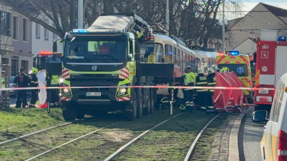 Obrovská tragédie v Praze: Tramvaj srazila dítě, na místě zemřelo