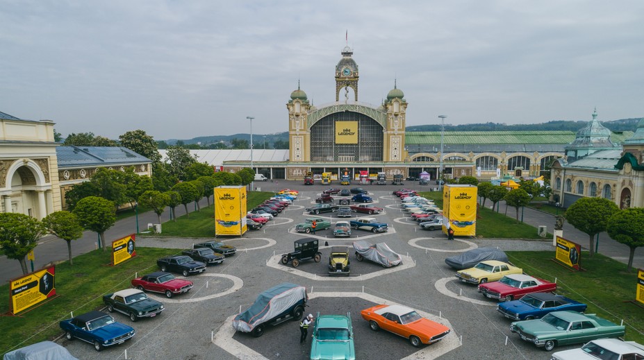Na automobilové Legendy se chystají tisíce lidí. Výstava se koná celý víkend