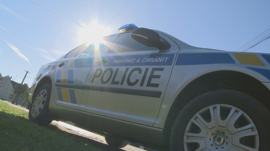 Policie vyšetřuje záhadné úmrtí seniora, kterého našli na hlavním silničním tahu