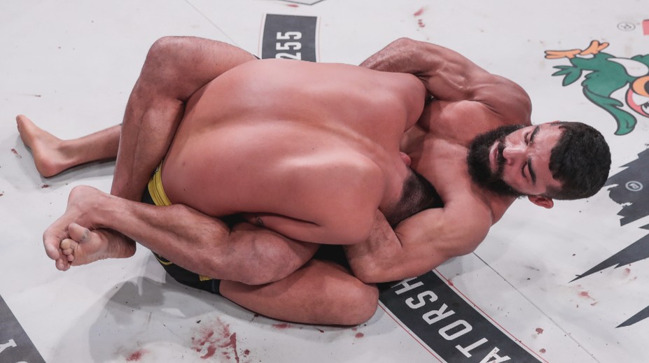 Bellator 255: Pitbull obhájil titul, uspal soupeře a pak upozornil rozhodčího