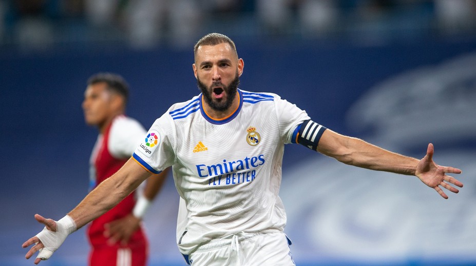 Tohle by neprošlo každému. Benzema na Valentýna poslal růže svým bývalkám