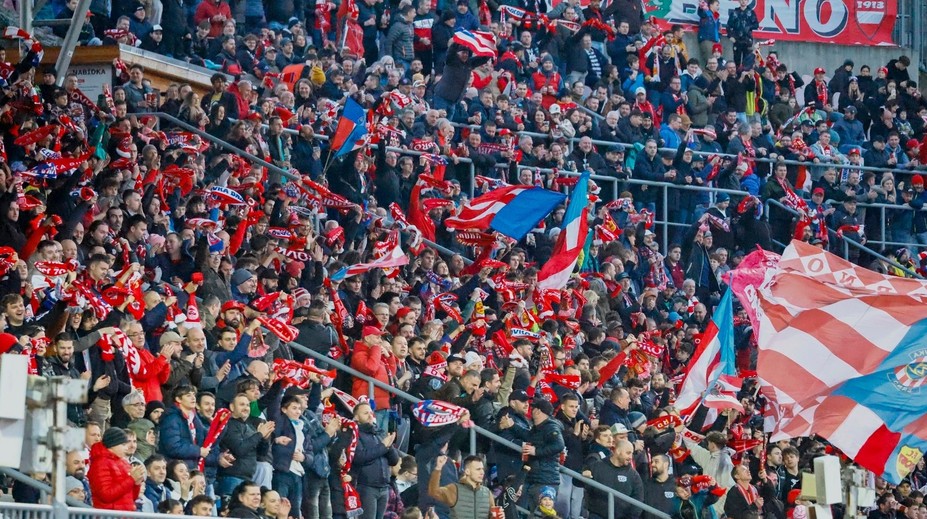 Rivalové se spojili. Tlačí na město, chtějí lepší podmínky