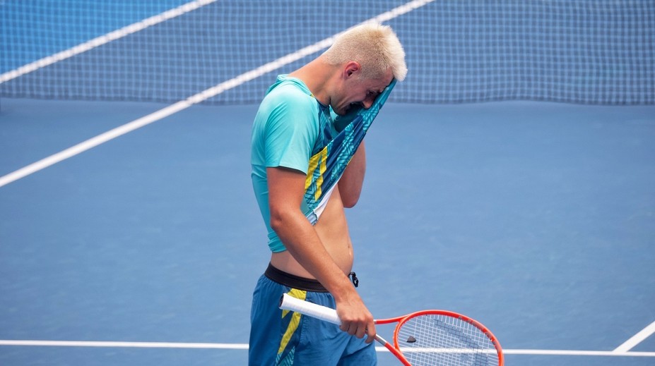 Tomic se sázel s rozhodčí, že má covid. Po prohře je skutečně pozitivní