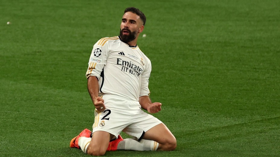 Alespoň malá náplast na zranění. Real Madrid s Carvajalem prodloužil smlouvu