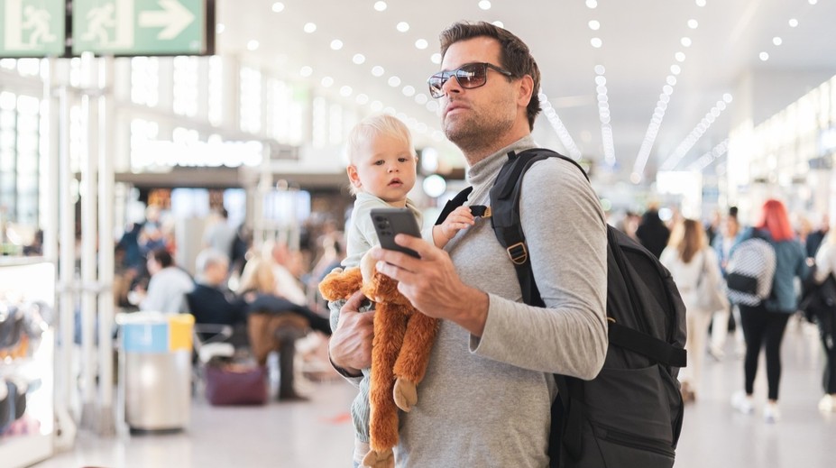 Cơn ác mộng ở Thái Lan: Gia đình từ CH Séc bị hủy mọi chuyến bay. Cú sốc lớn nhất lại đến từ ngân hàng