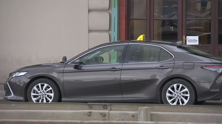 Domluvit se v Česku s taxikářem může být těžké. Většina z nich jsou cizinci