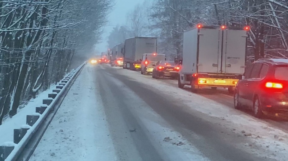 Řidiči vs. silničáři. Každoroční obviňování z podcenění zimy odstartovalo
