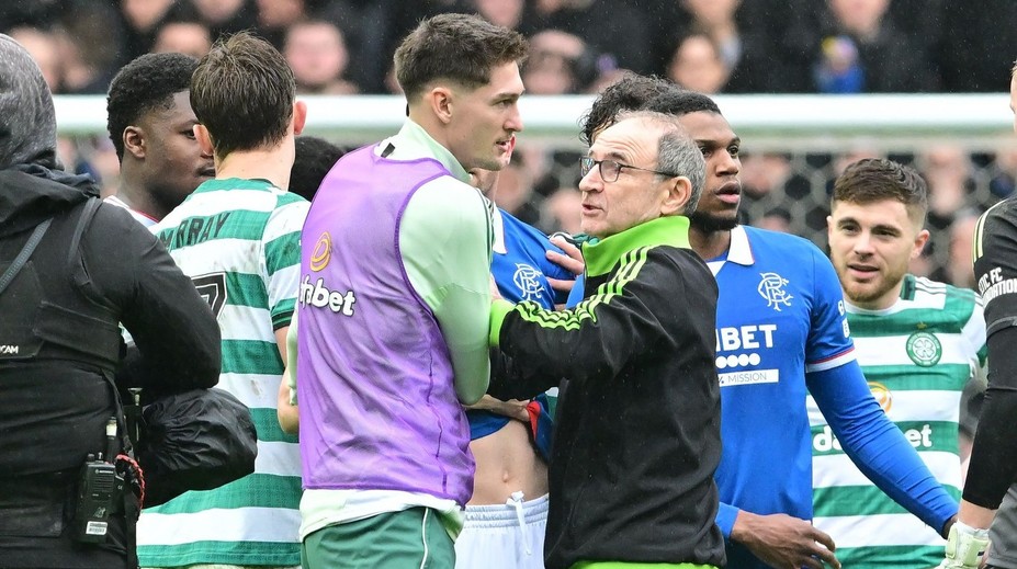 Emoce v glasgowském derby. Ve strkanici byl aktivní i Čvančara